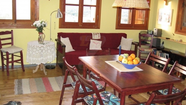 Πωλείται σπίτι στην Βίγλα Ερεσού Λέσβου.