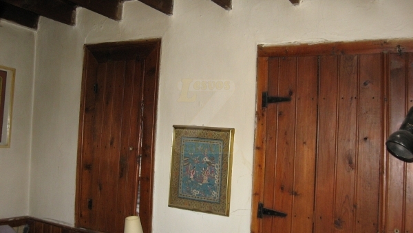 Πωλείται οικία με οικόπεδο στην Ερεσό Λέσβου.