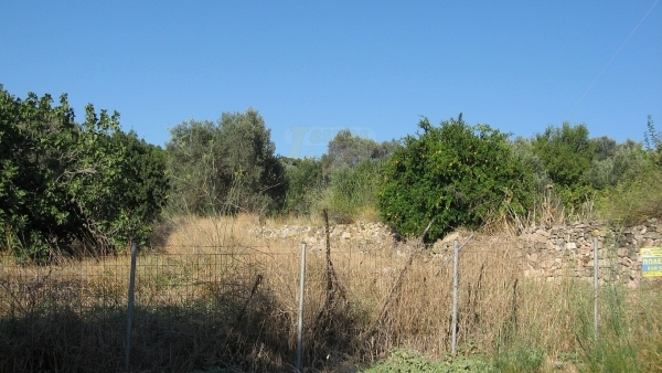 Πωλείται παλιό σπιτάκι με οικόπεδο στο Λισβόρι Λέσβου.