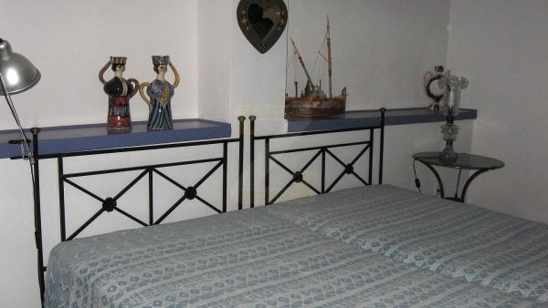 Πωλείται μονοκατοικία στην Μήθυμνα (Μόλυβο) Λέσβου.