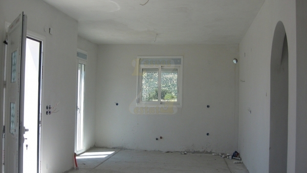 Πωλείται μονοκατοικία στα Παράκοιλα Λέσβου.