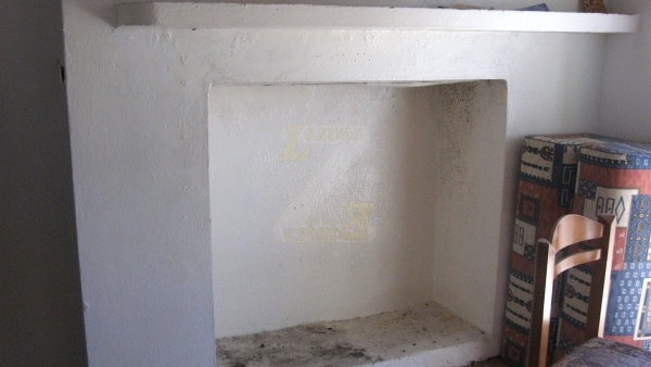 Πωλείται μονοκατοικία στο Πλωμάρι Λέσβου.