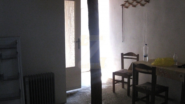 Πωλείται μονοκατοικία στο Πλωμάρι Λέσβου.