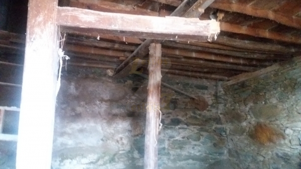 Πωλείται οικία με θέα στη θάλασσα στο Πλωμάρι Λέσβου.