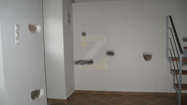 Πωλείται μεζονέτα στο Κάτω Χωριό Πλωμαρίου Λέσβου.