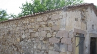 Πωλείται παλιά πέτρινη μονοκατοικία στον Πολιχνίτο Λέσβου.