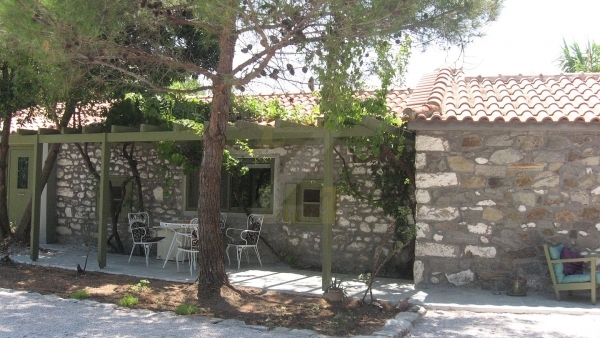 Ενοικιάζονται 4 δωμάτια για 8 άτομα στην Σκάλα Ερεσού Λέσβου.