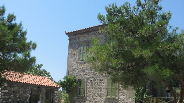 Ενοικιάζονται 4 δωμάτια για 8 άτομα στην Σκάλα Ερεσού Λέσβου.