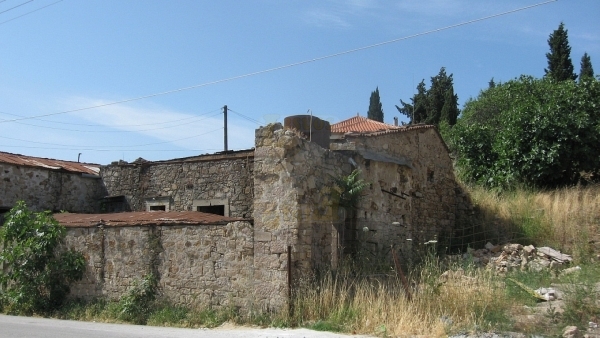 Πωλείται ελαιοτριβείο στον Πολιχνίτο Λέσβου.