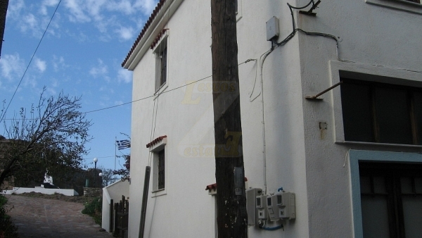 Πωλείται διαμέρισμα στο Σίγρι Λέσβου.