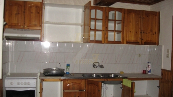 Πωλείται μονοκατοικία στο Πλωμάρι Λέσβου.