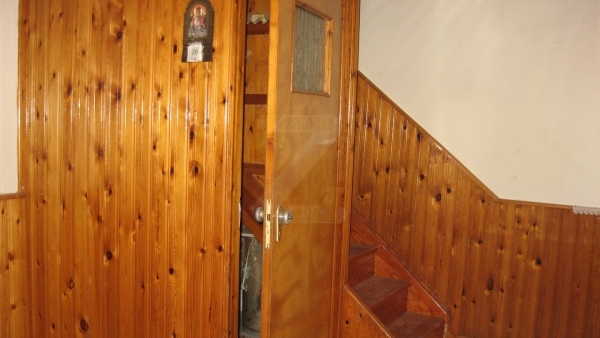 Πωλείται μονοκατοικία στο Πλωμάρι Λέσβου.